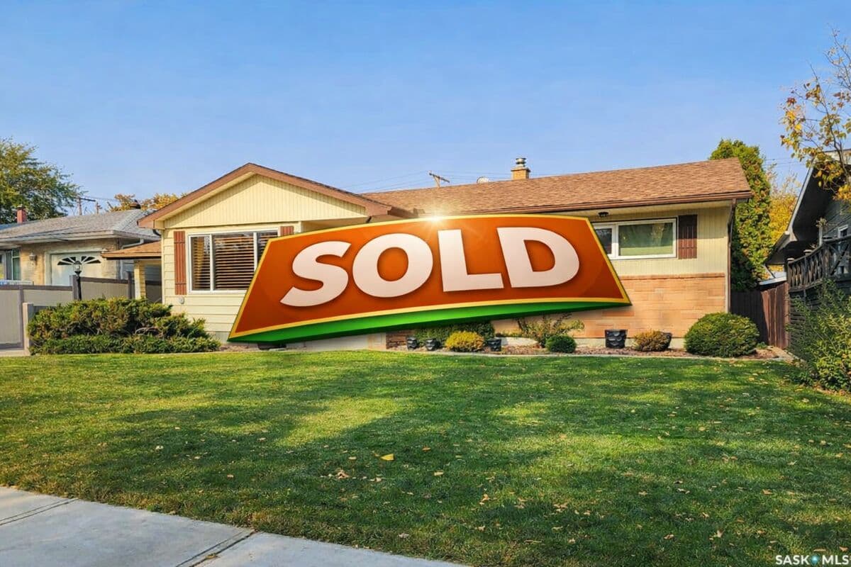 SK986995 | 65 Knowles Crescent, Regina | 4 Bed | 2 Bath | Hillsdale Bungalow Sold